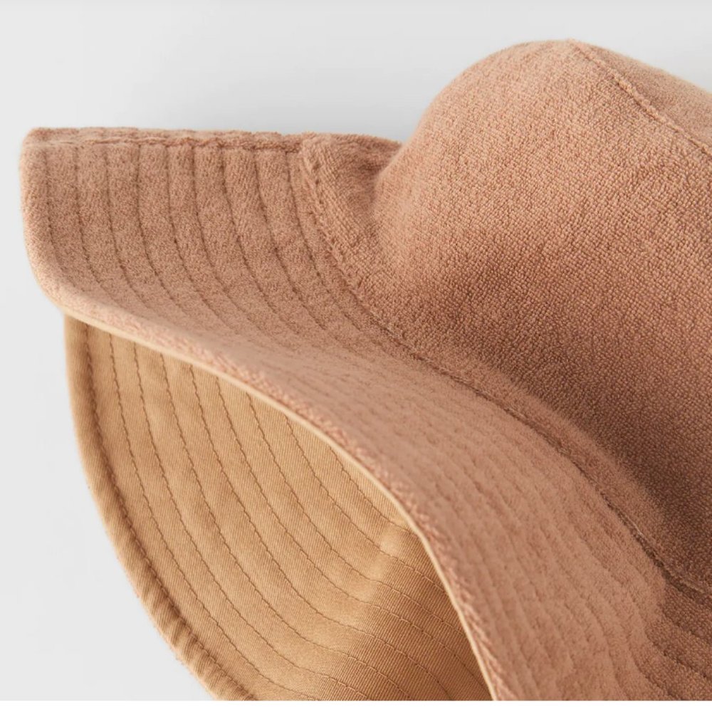 COMBINATION REVERSIBLE TERRYCLOTH BUCKET HAT - CARAMEL